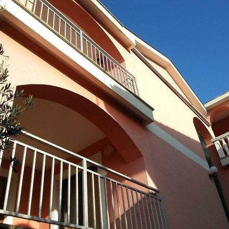 Apartmani Vesna Pinezići エクステリア 写真