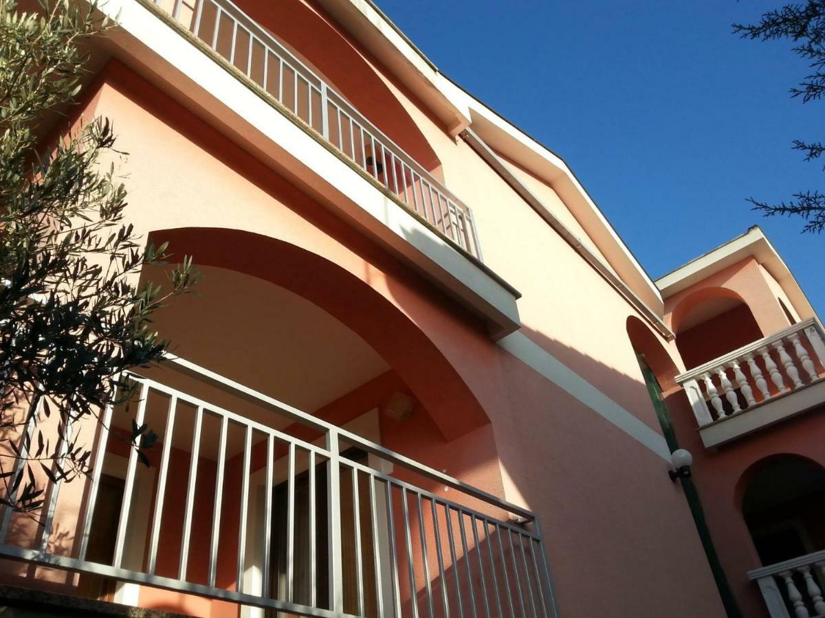Apartmani Vesna Pinezići エクステリア 写真